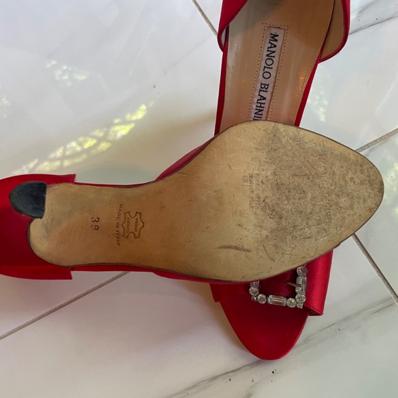 Designer Manolo Blahnik Hangisi Crystal Buckle Red Satin Pump Size 39 Worn Once - Picture 7 of 7